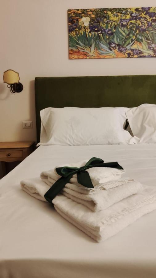 B&B Romeo Luxury Rooms CTA Exterior foto