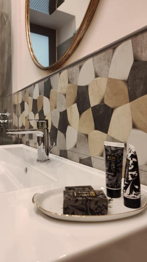 B&B Romeo Luxury Rooms CTA Exterior foto